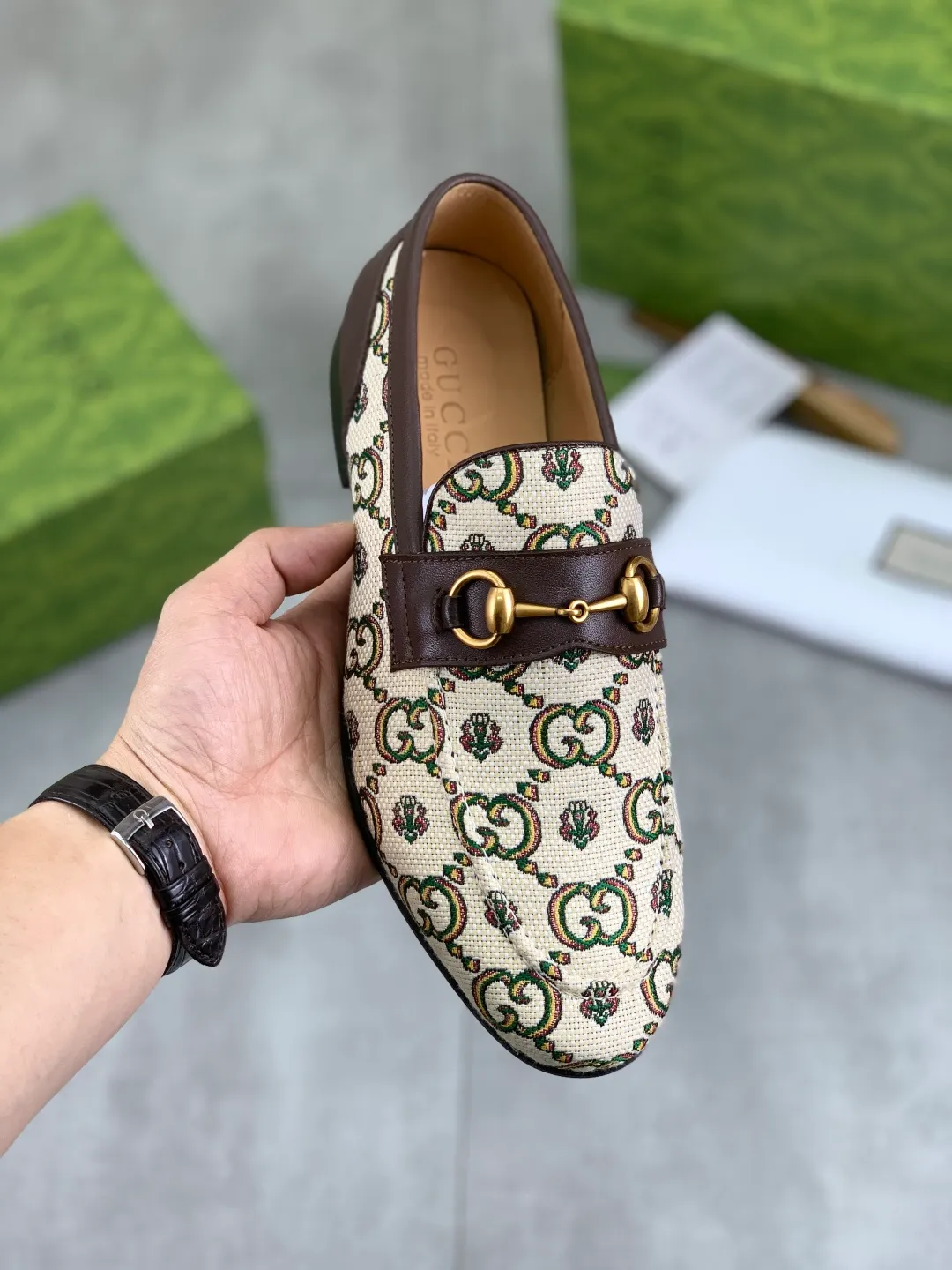 Men's Men's Shoes💰P580💰【New Style】Water-dyed Niuli Gucci's most popular selection of lazy slip-on leather shoes (Gucci) official website latest Gucci lazy leather shoes, hot style 💥 simple and elegant style, exclusive for trendy men. Unique official website latest brand original double G embossing Elements 👑 Original Gucci decoration, fashionable and elegant, fabric original calfskin ✅ fully imported first-layer cowhide lining, official website designated wear-resistant, rubber business outsole, classic model taken at the counter in real life 🎬38-44 black brown optional